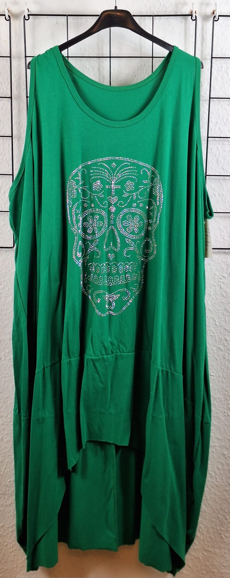 Grünes Trägerkleid mit Strass-Totenkopf – leichtes Sommerkleid aus 100% Viskose, ärmellos mit lockerer Passform, modischer Glitzer-Totenkopf vorne