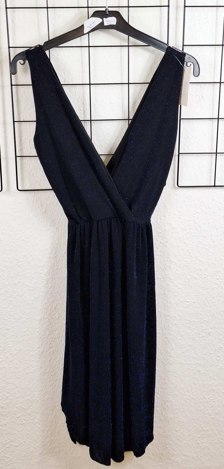 Damen Anlasskleid mit V-Ausschnitt
