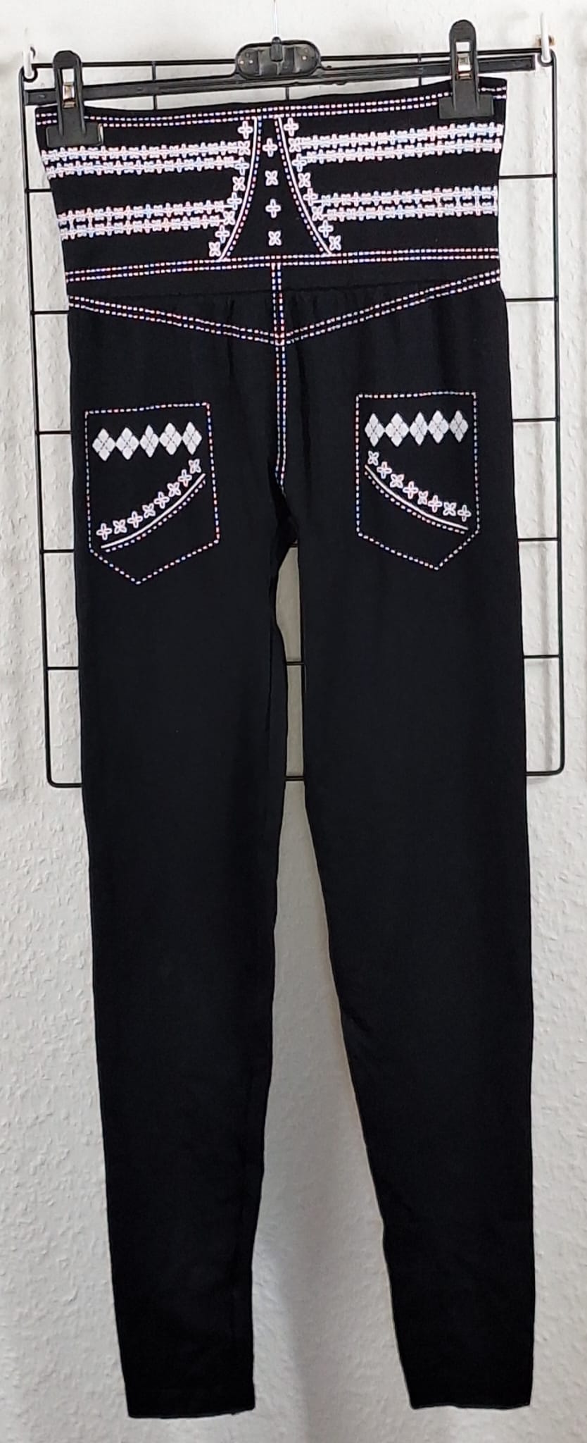 Leggings mit aufgedruckten Gürtel und aufgedruckten Taschen
