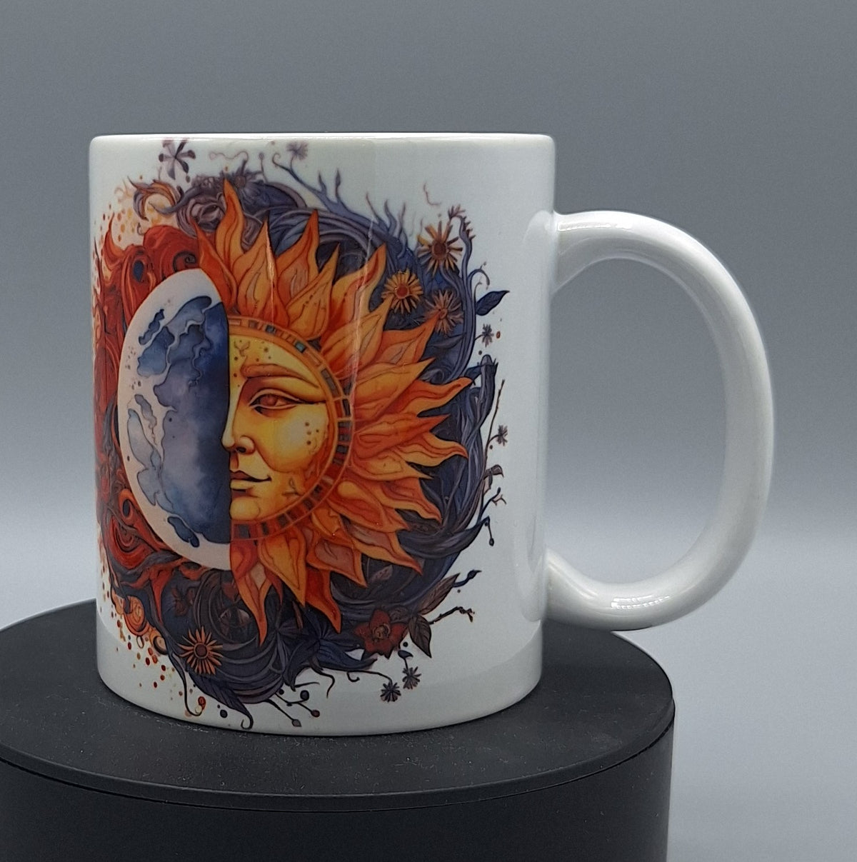 🌞 Mystische Keramiktasse „Sonne & Mond“ – Boho-Spirit für deine Auszeit (330 ml)