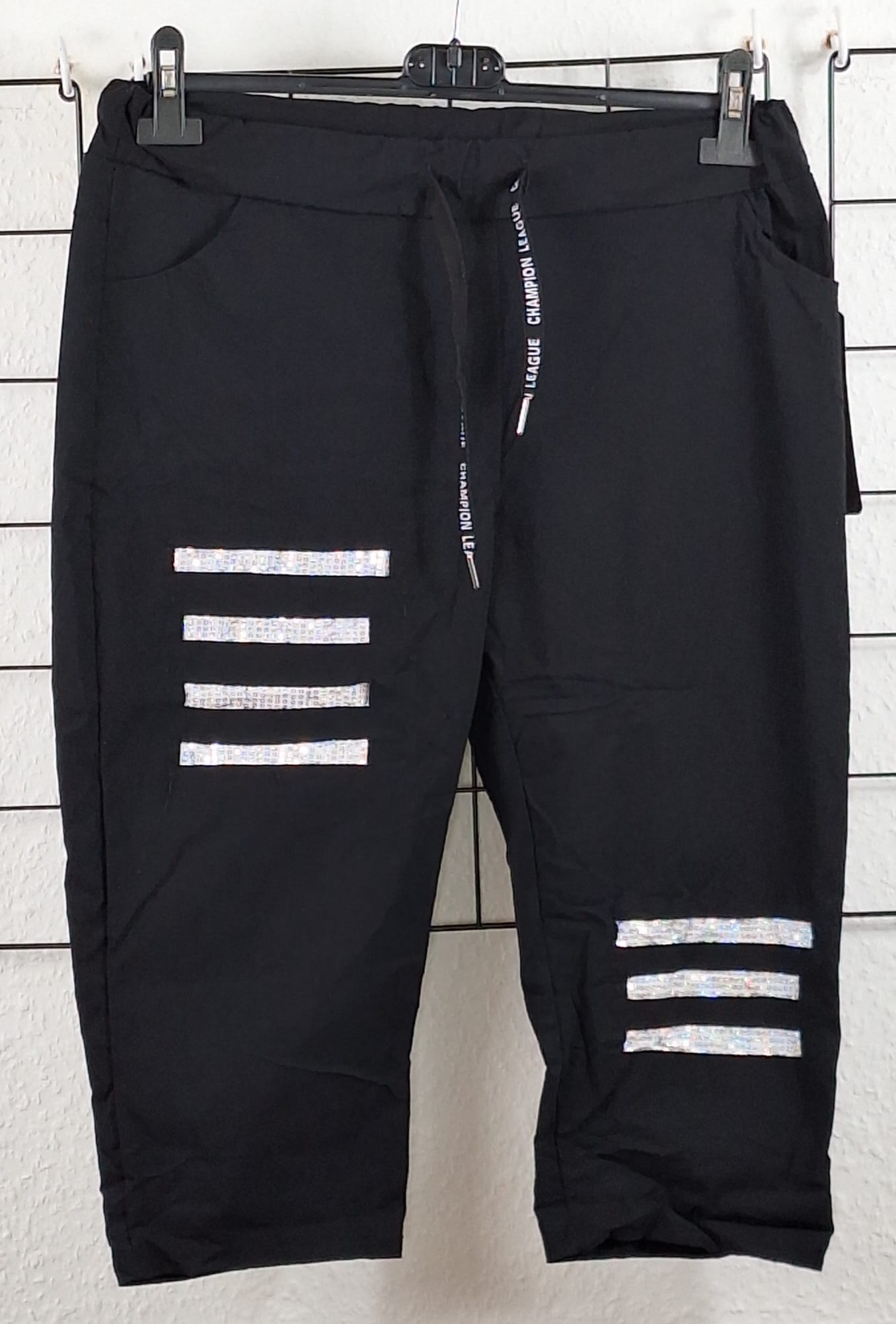 Kurze Shorts "Cuts mit Glitzer"