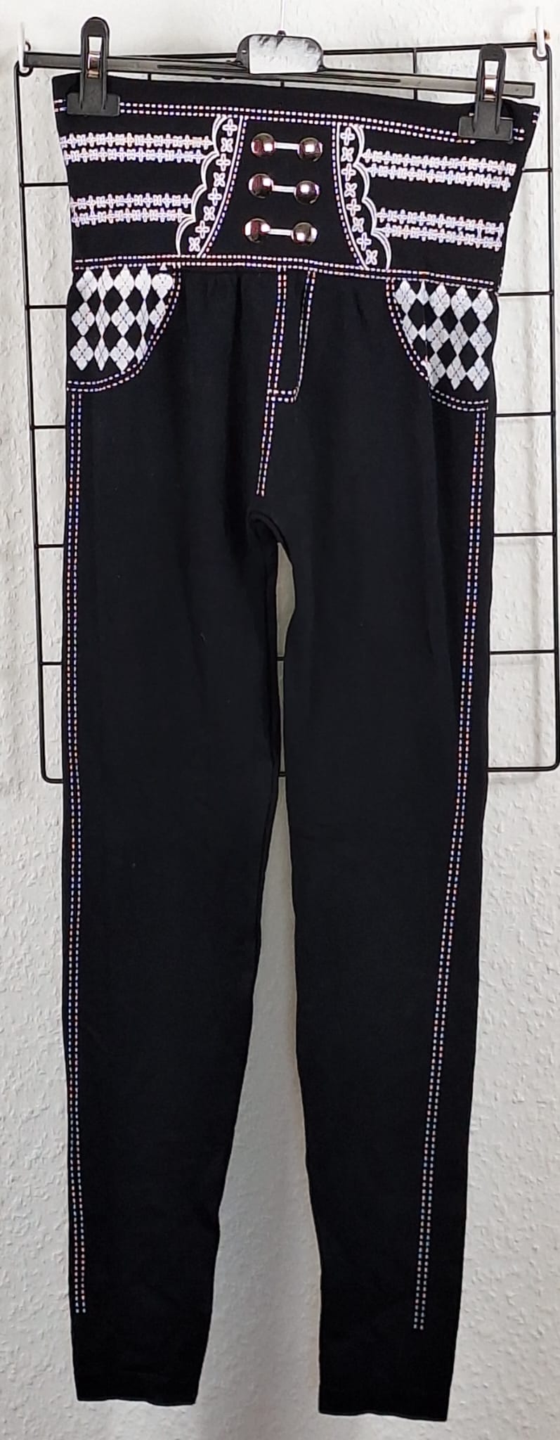 Leggings mit aufgedruckten Gürtel und aufgedruckten Taschen