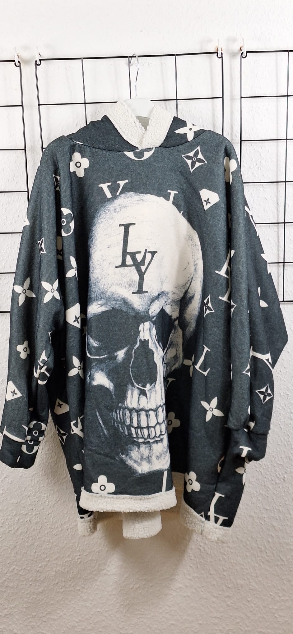 Kuschelpullover "Totenkopf"