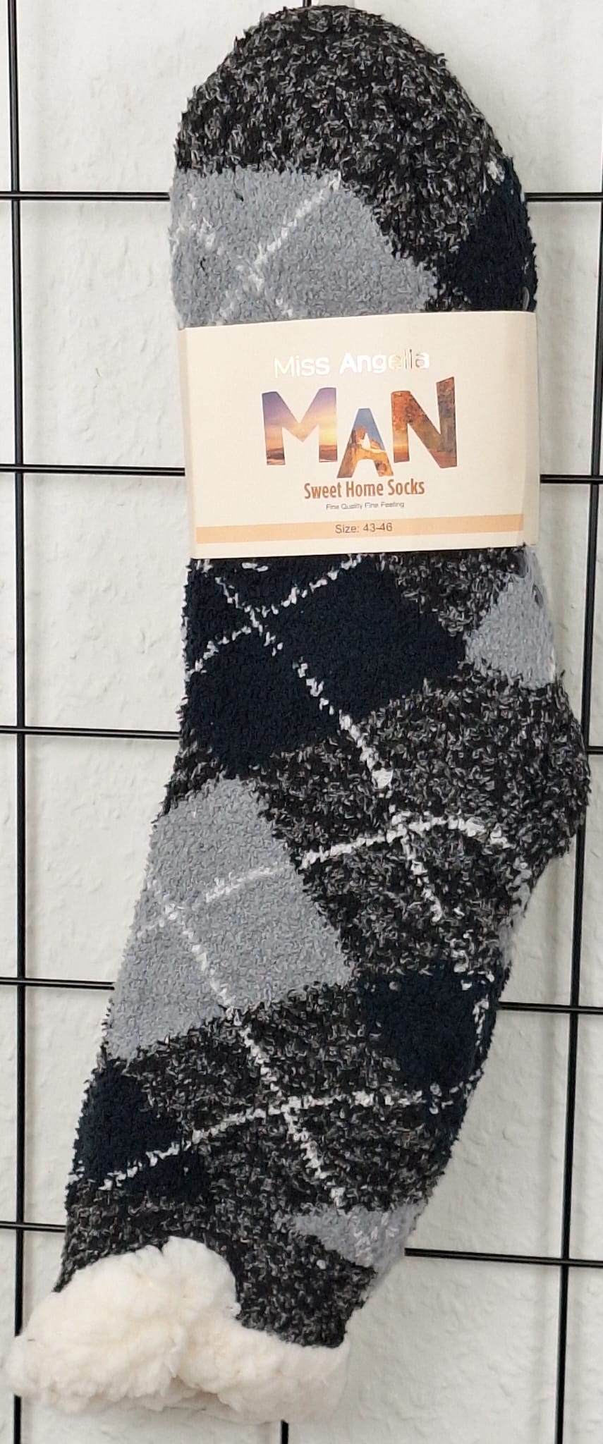 Schwarze Herren-Kuschelsocken mit grauem Karomuster – gemütlich und rutschfest
