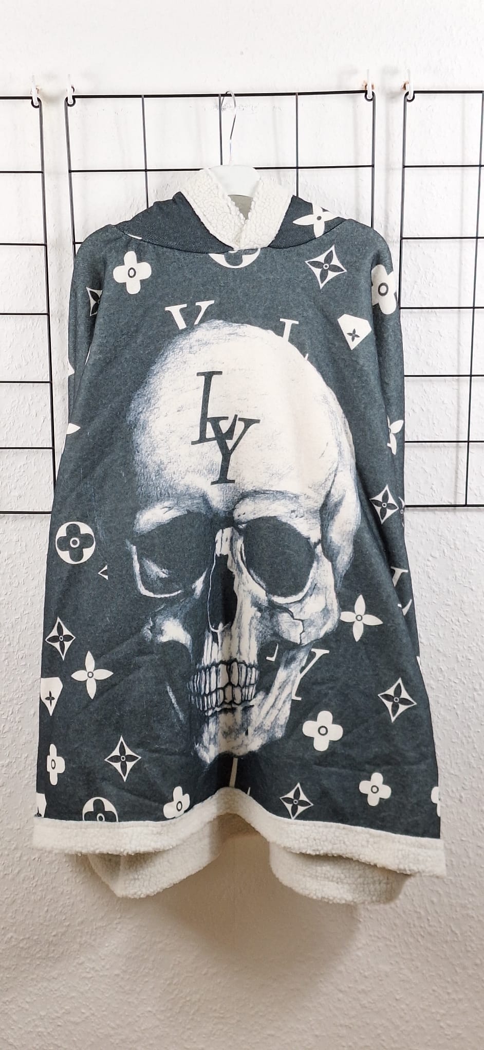 Kuschelpullover "Totenkopf"