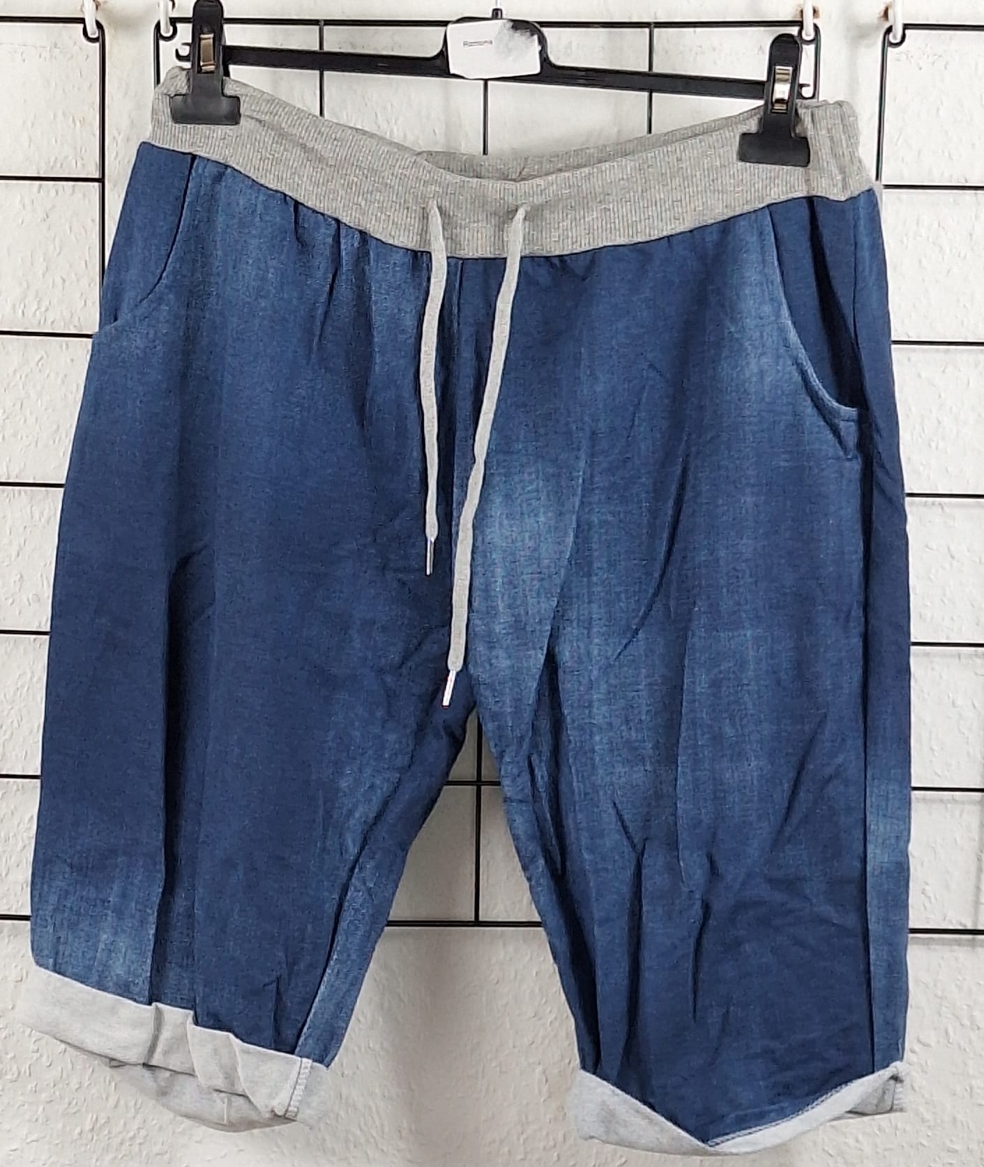 Stylische Damen-Jeans-Shorts