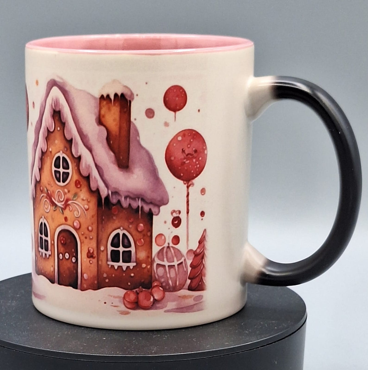 Zaubertasse "Lebkuchenhaus Rosa"