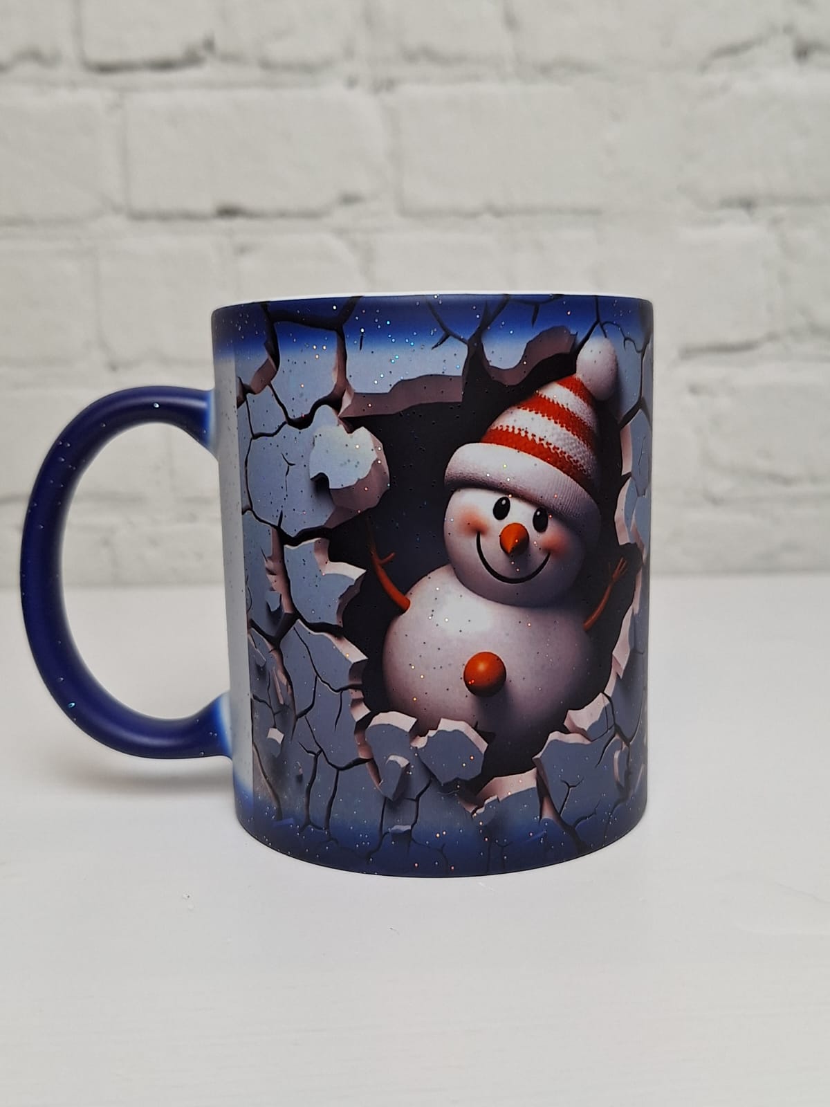 Glitzer-Zaubertasse „Guckguck Schneemann“ – Blau