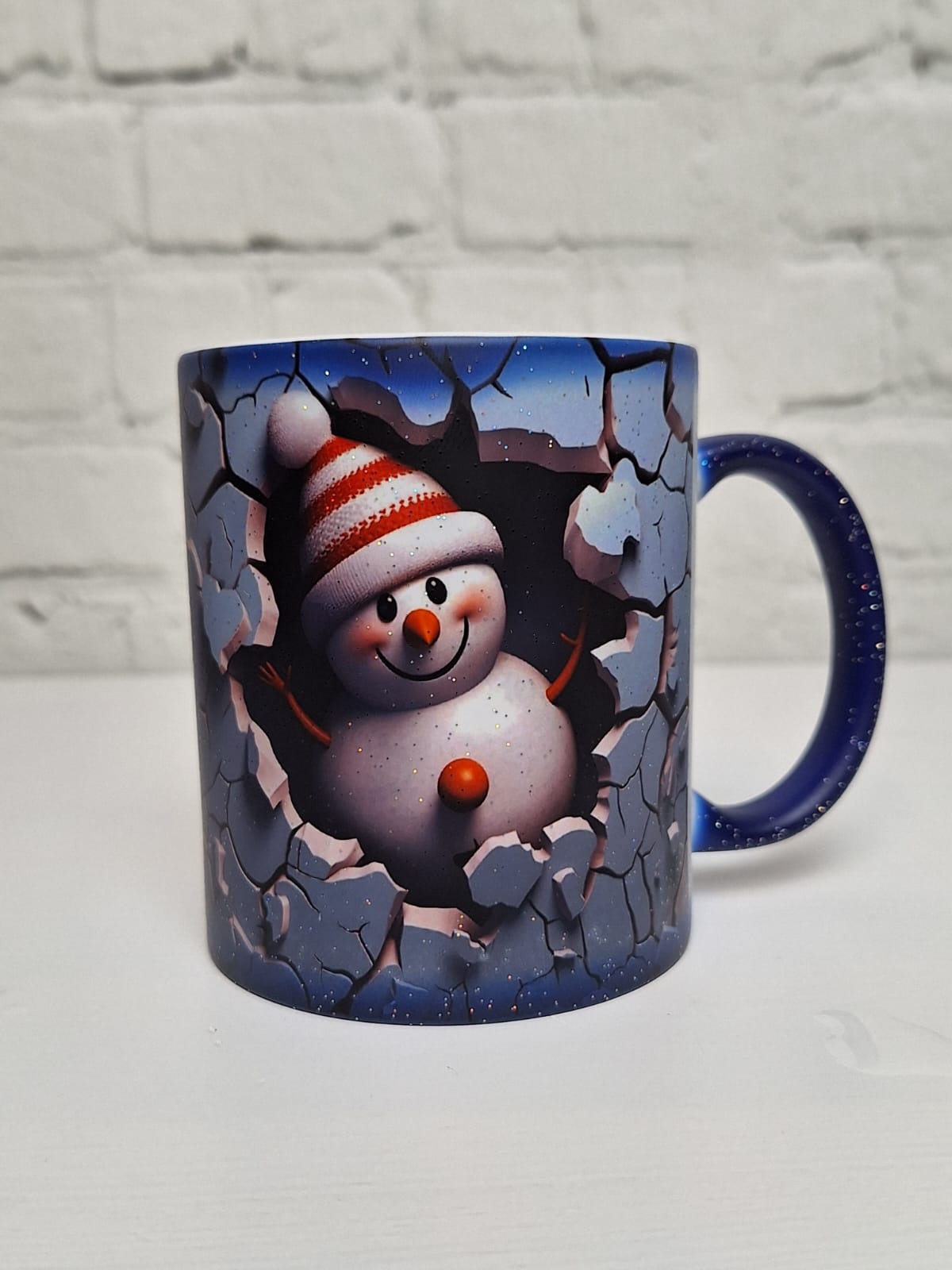Glitzer-Zaubertasse „Guckguck Schneemann“ – Blau