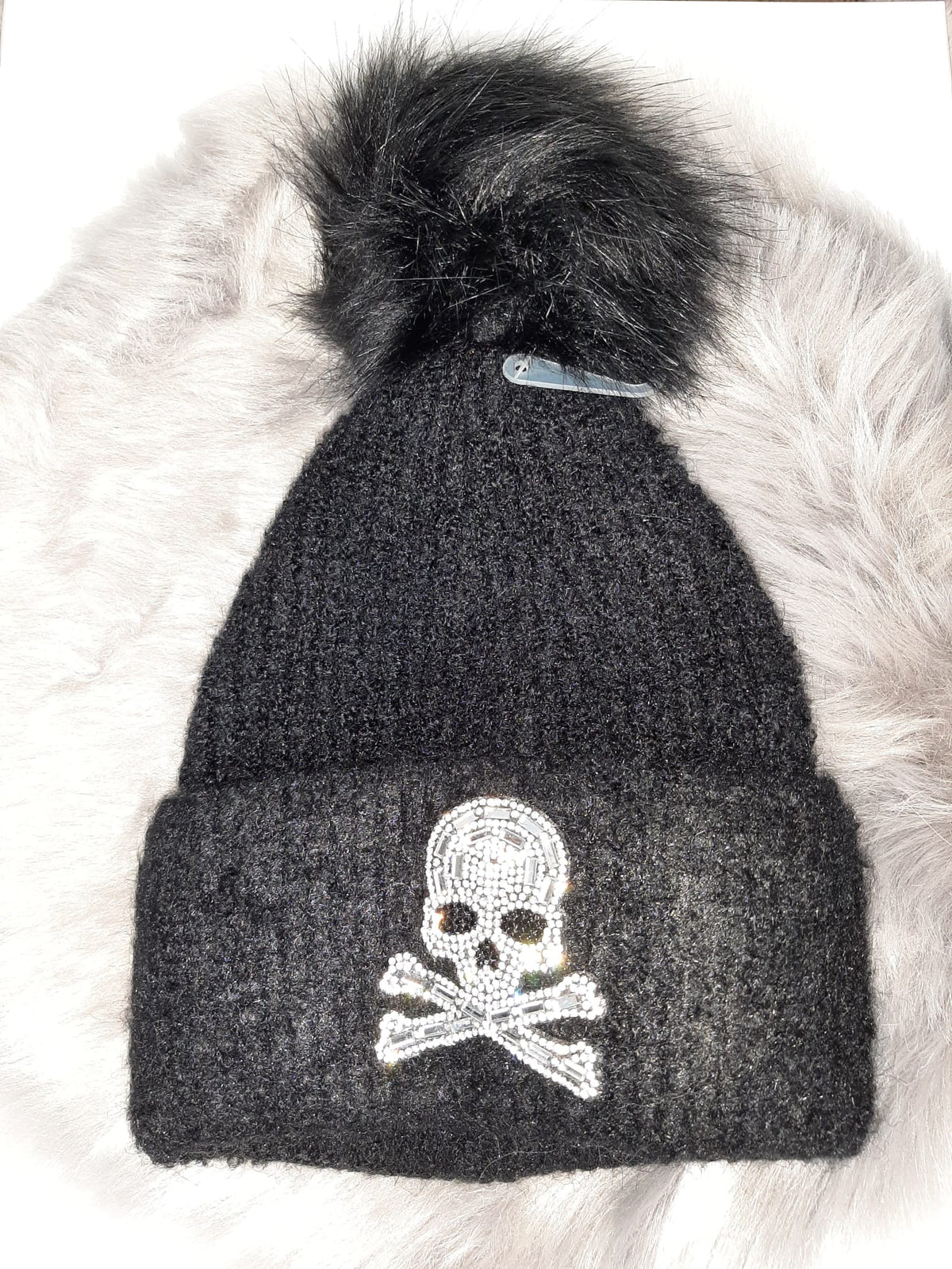 🖤 Strickmütze mit Totenkopf & Glitzersteinen – abnehmbarer Bommel – warm & stylisch