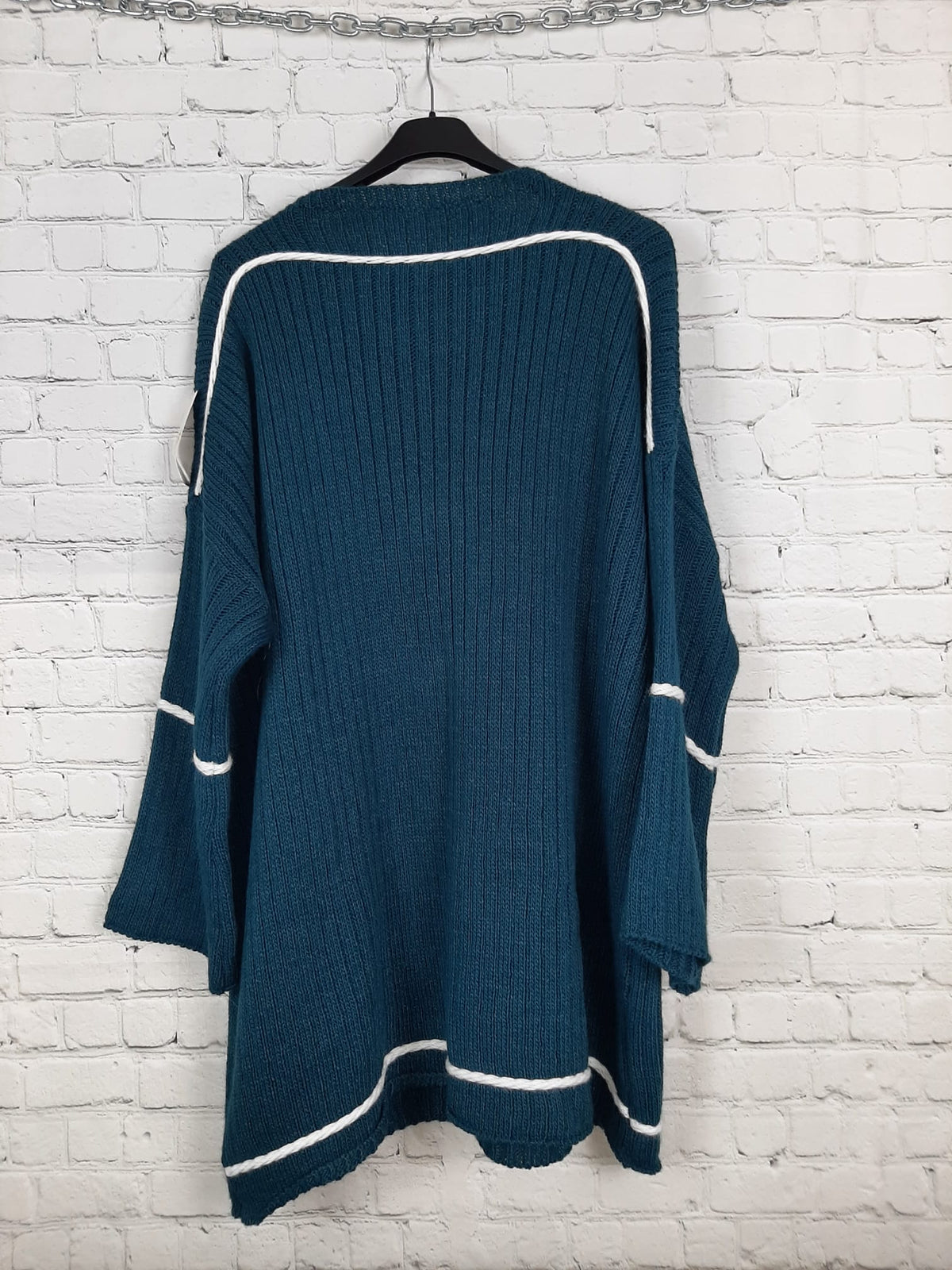 Wunderschöner neuer Strickpullover mit dezentem Highlight
