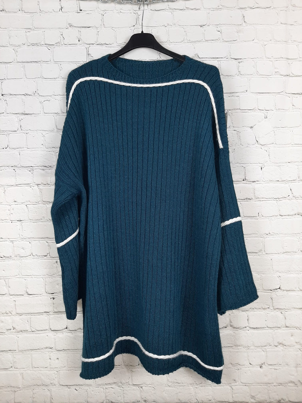 Wunderschöner neuer Strickpullover mit dezentem Highlight