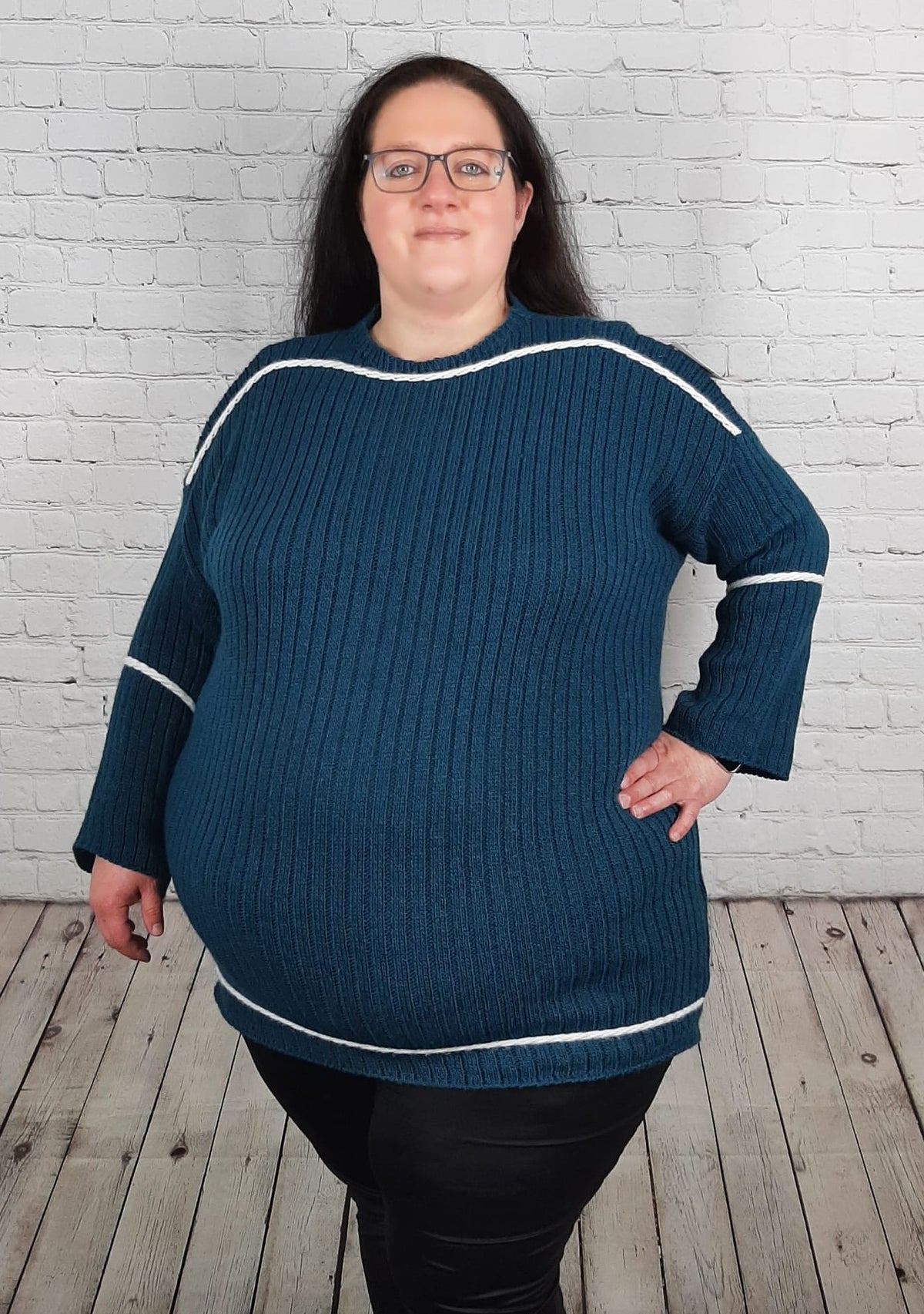 Wunderschöner neuer Strickpullover mit dezentem Highlight