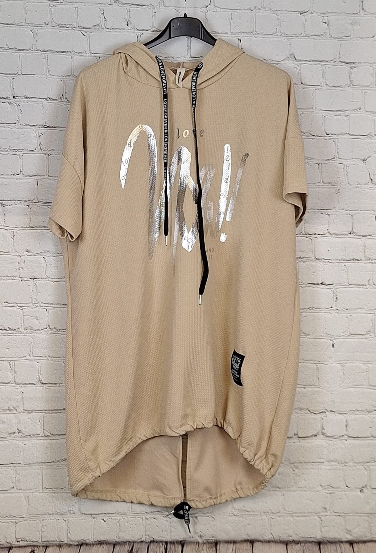 „LOVE Hoodie T-Shirt Damen große Größen in Beige – Kapuzenshirt mit Print, Baumwolle, Größe 48/50 bis 52/54 – Curvy Mode“