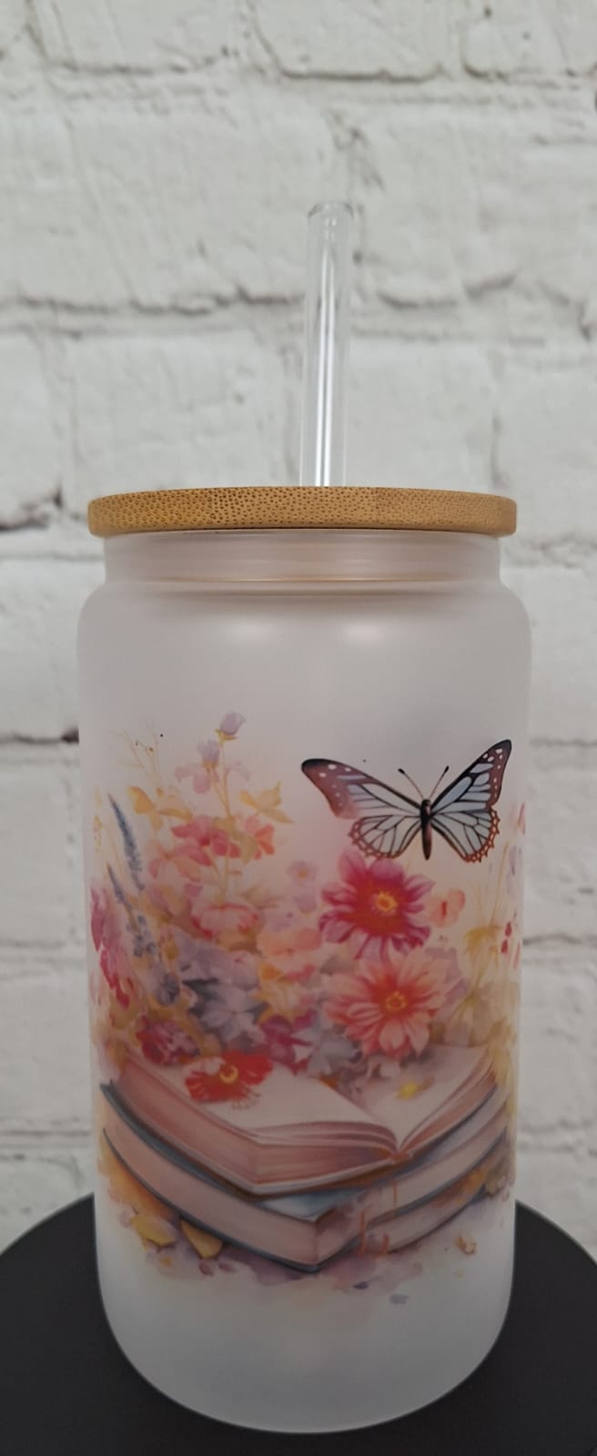 Glas mit Blumen & Büchern – Satiniertes Trinkglas 550 ml mit Bambusdeckel & Glastrinkhalm | Romantisches Design | Sublimiert & Wiederverwendbar