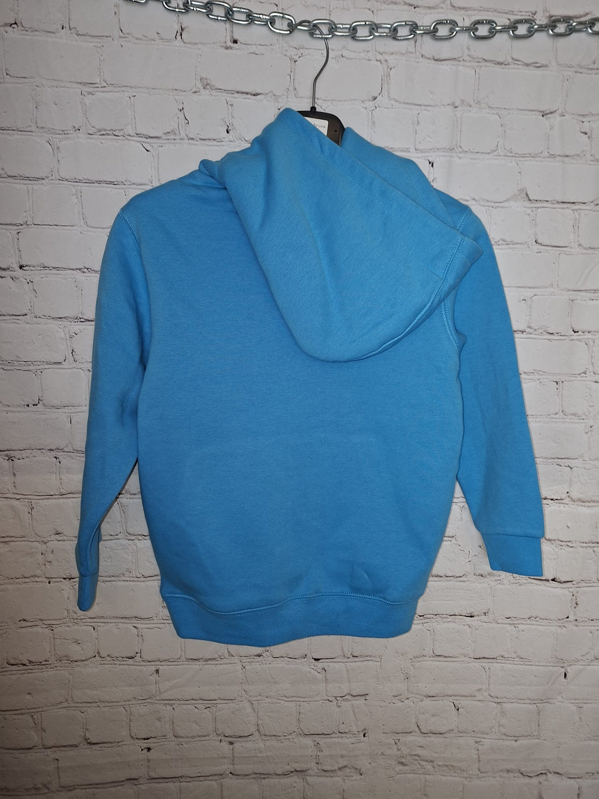 Kinder Hoodie Eisblau Gr. 122/128 – Reh mit Weihnachtsmütze – kuschelig – handbedruckt