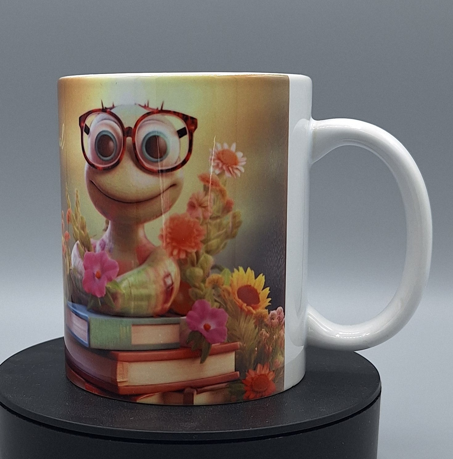 Keramiktasse Bookworm mit Bücherwurm Illustration