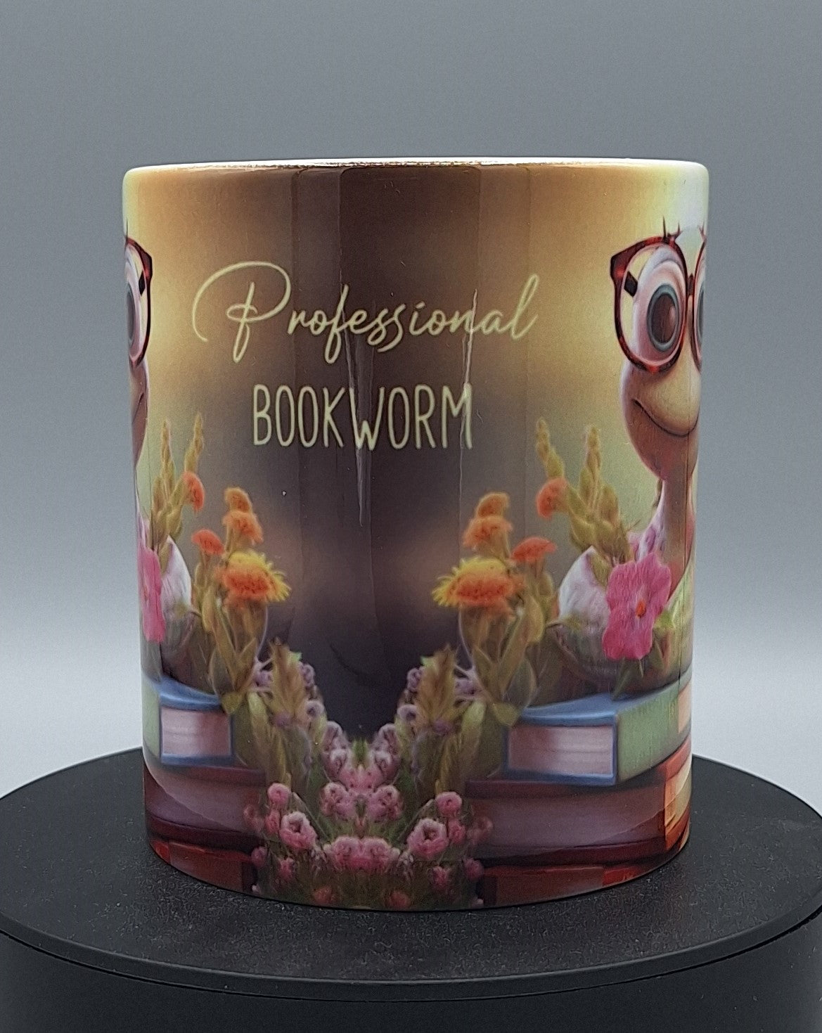 Weiße Keramiktasse Bookworm Geschenkidee für Bücherfreunde

