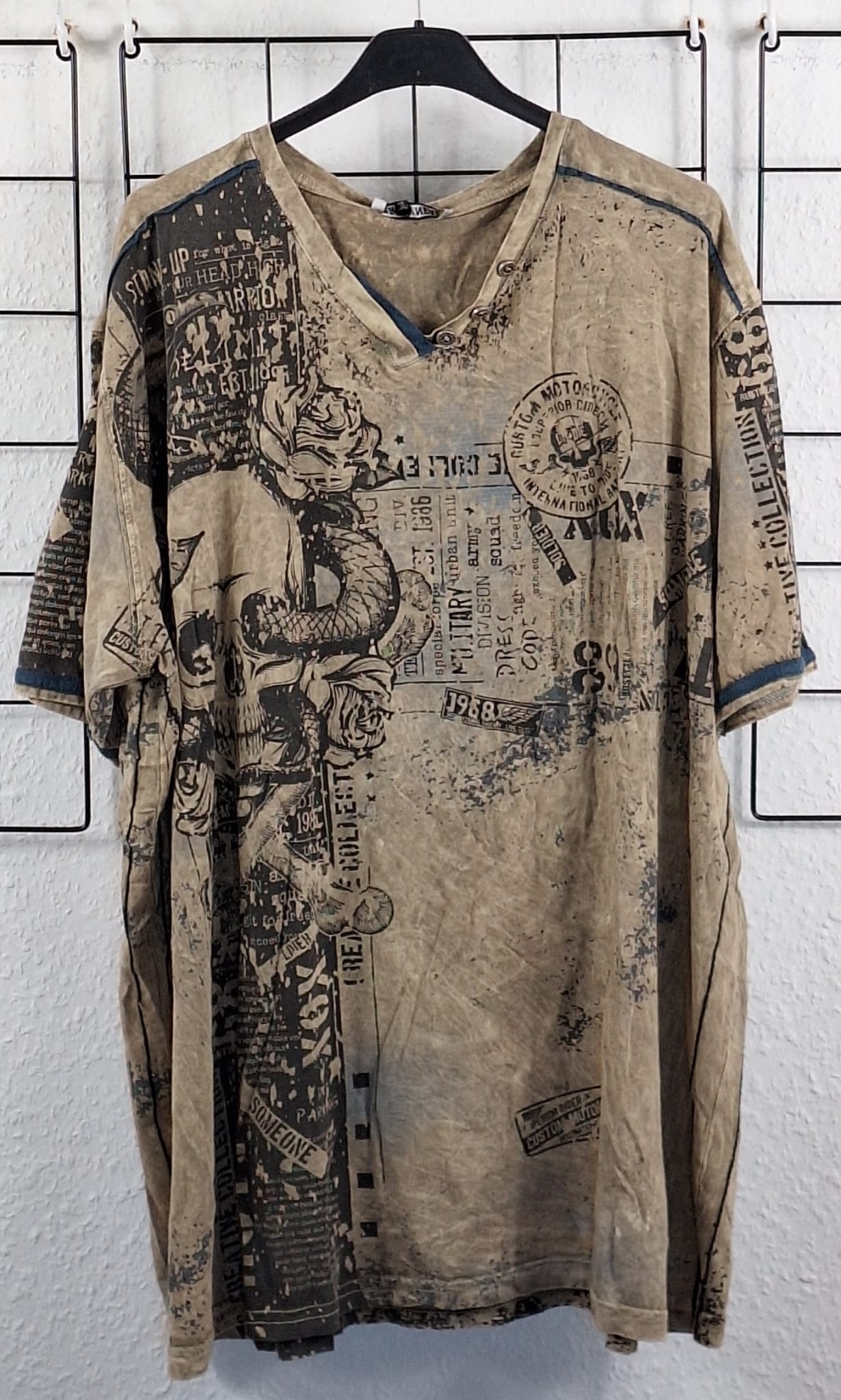 Rusty Neal Herren T Shirt Olive Skull Print Vintage Style