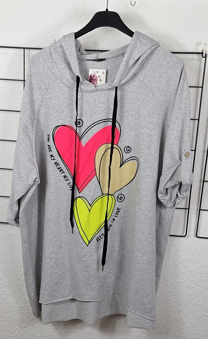 Detailansicht 3-Herzen-Motiv auf Baumwoll-Hoodie
