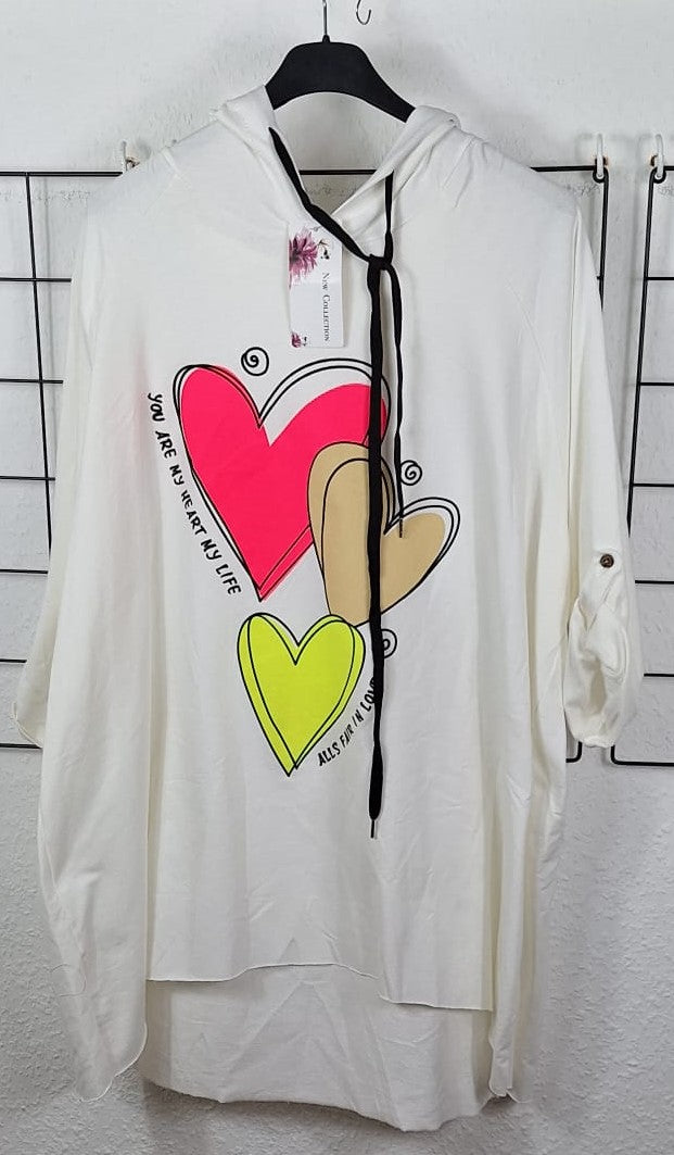 Vorderansicht Hoodie mit 3-Herzen-Motiv dritte Farbe