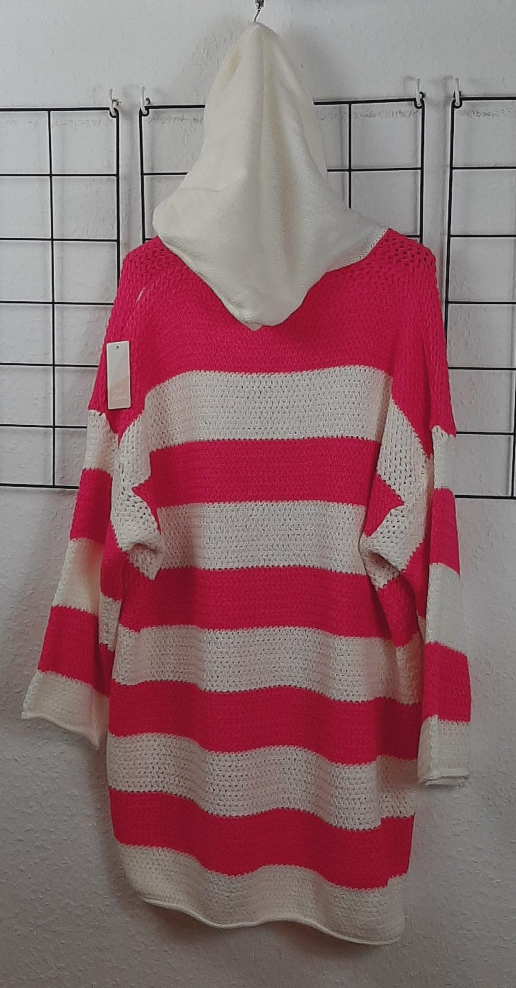 Rückansicht Oversize Strickpullover mit Streifen