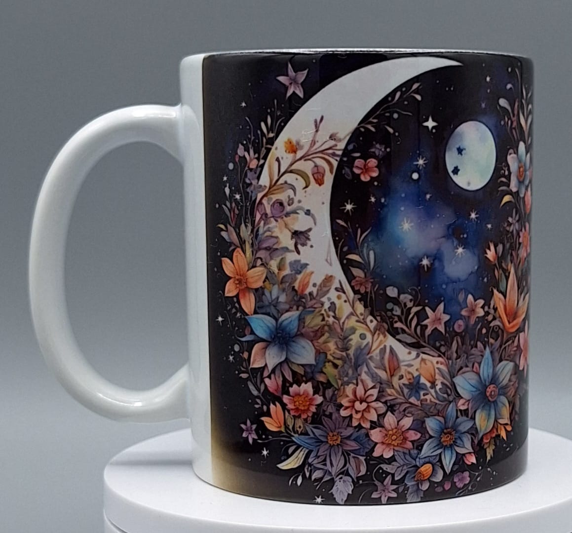 Keramiktasse „Magischer Mond“ mit mystischem Blumen-Design