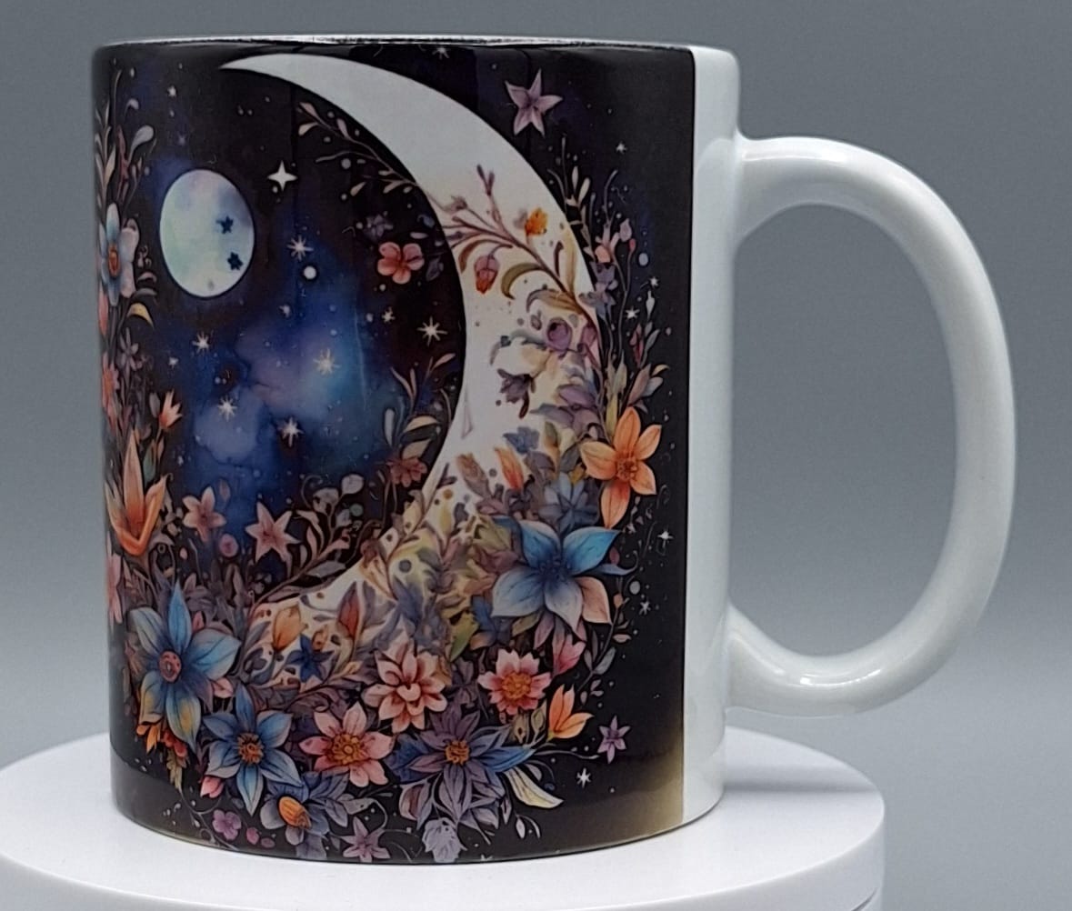 🌙✨ Magische Mond-Tasse mit floraler Galaxie – Mystisches Blumen-Design für Träumer & Sternengucker | Keramik-Tasse 330 ml