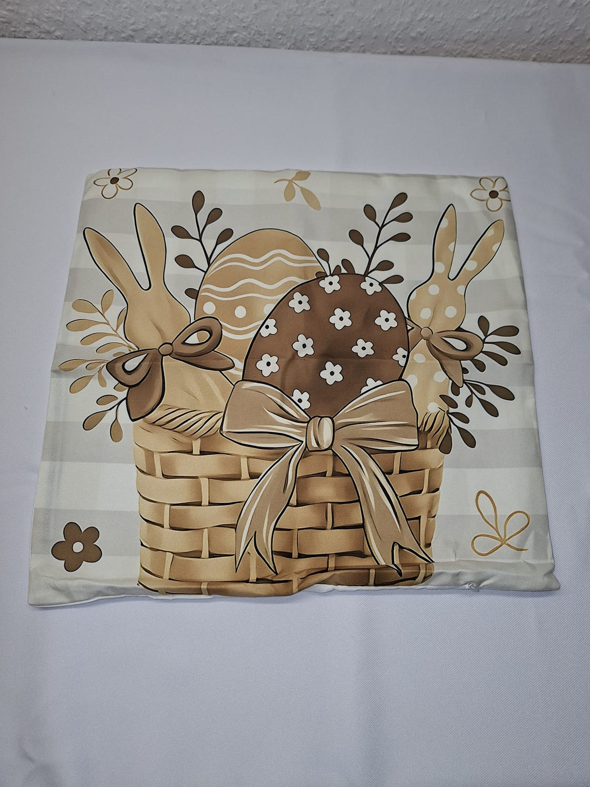 Osterkissen mit Hasen und Korb Motiv 35x35 cm