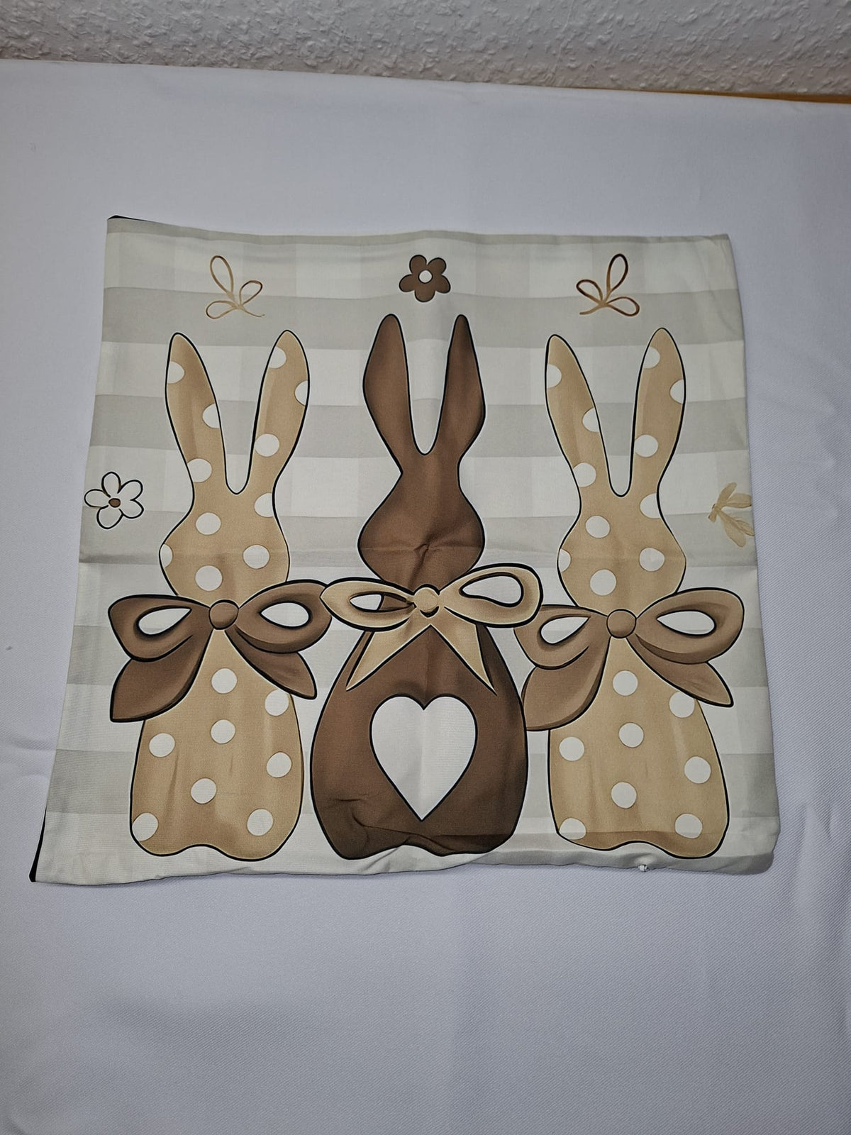Osterkissen mit drei Hasen Motiv 35x35 cm