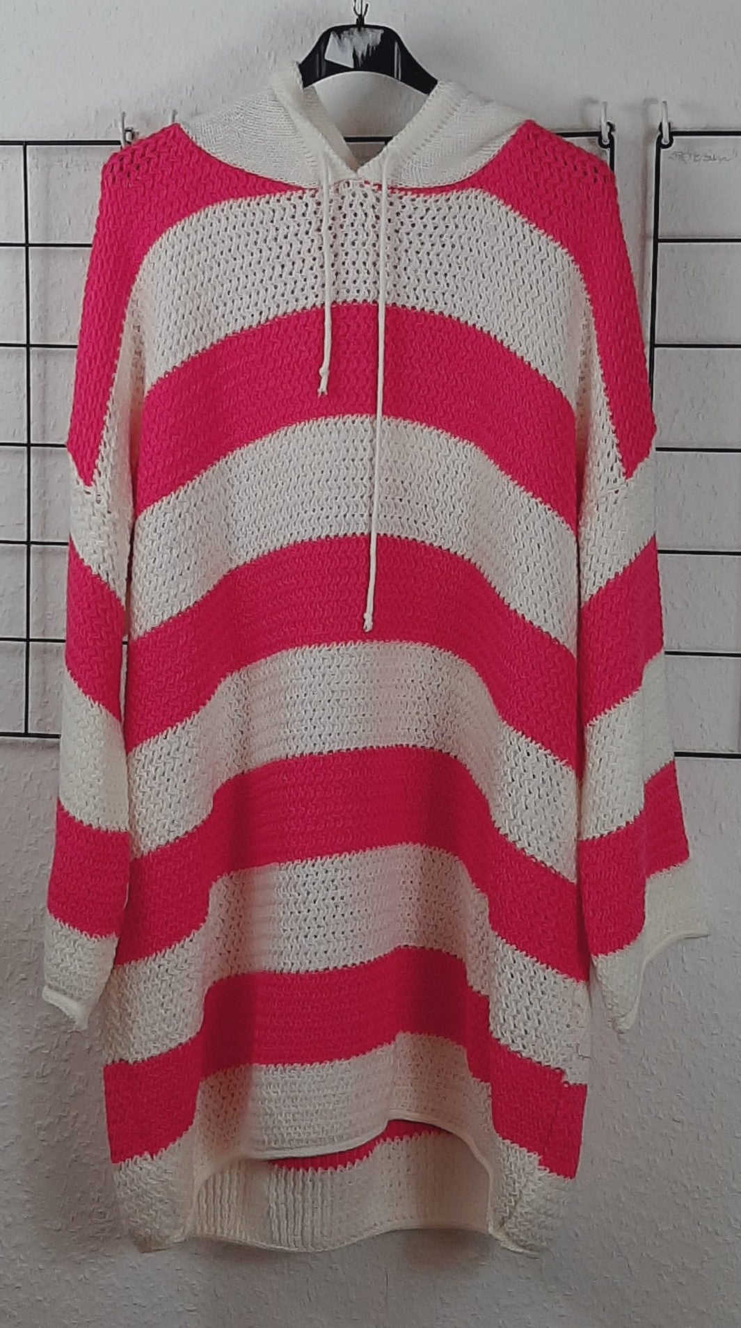 Detailaufnahme der Strickstruktur vom Oversize Hoodie