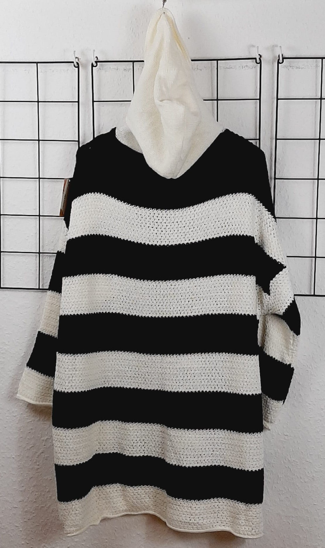 Oversize Strick Hoodie mit Streifen – Longpulli mit Kapuze