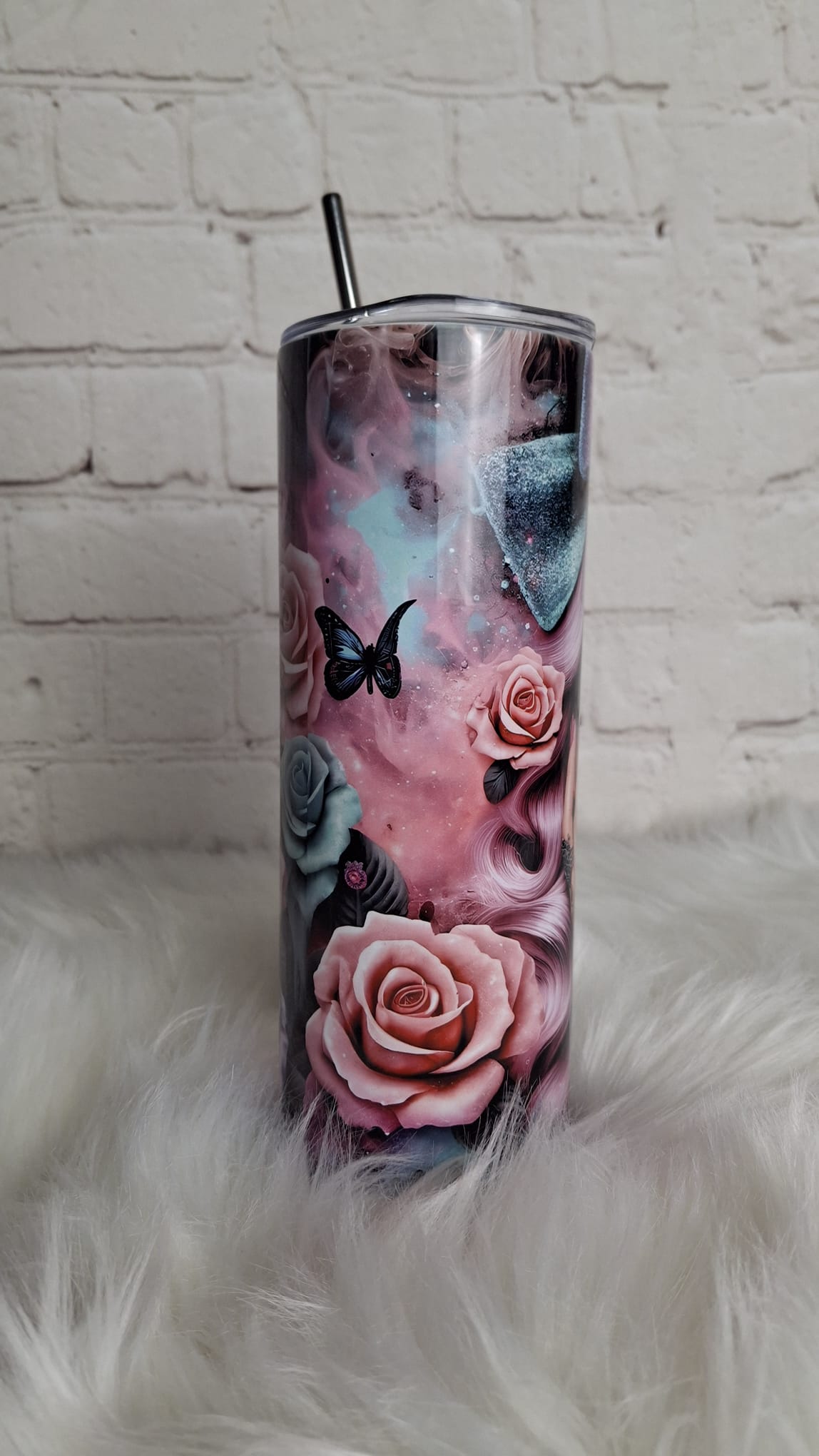 Thermo Tumbler Edelstahl mit Gothic Skull Art Motiv | 500–600 ml Isolierbecher mit Deckel & Strohhalm