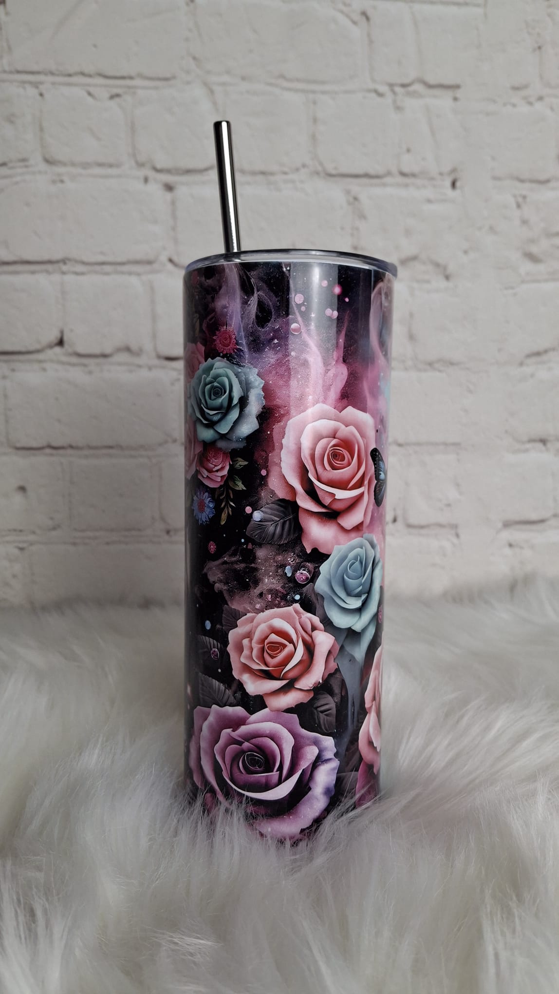 Thermo Tumbler Edelstahl mit Gothic Skull Art Motiv | 500–600 ml Isolierbecher mit Deckel & Strohhalm