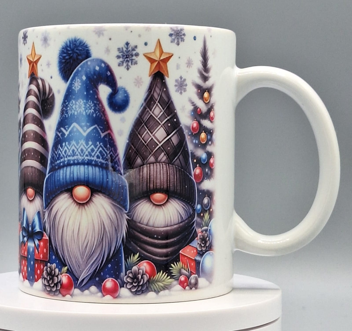 Keramiktasse 300ml mit Weihnachtswichtel Illustration